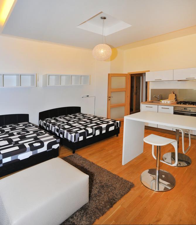 Apartment Near The Old Town Square Praag Kamer foto
