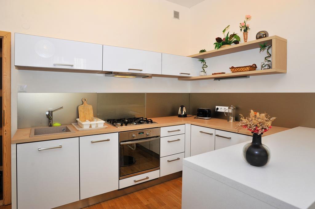 Apartment Near The Old Town Square Praag Kamer foto