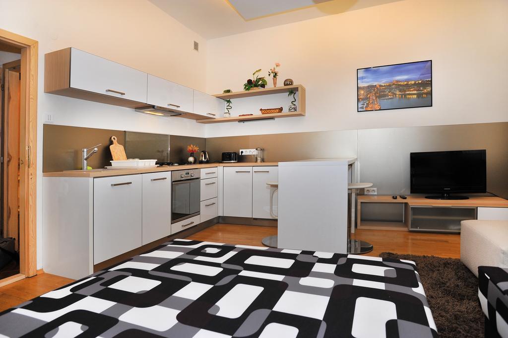 Apartment Near The Old Town Square Praag Kamer foto