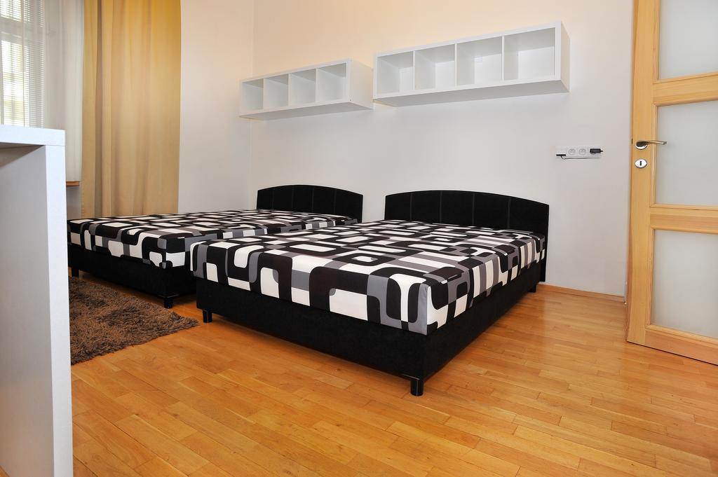 Apartment Near The Old Town Square Praag Kamer foto