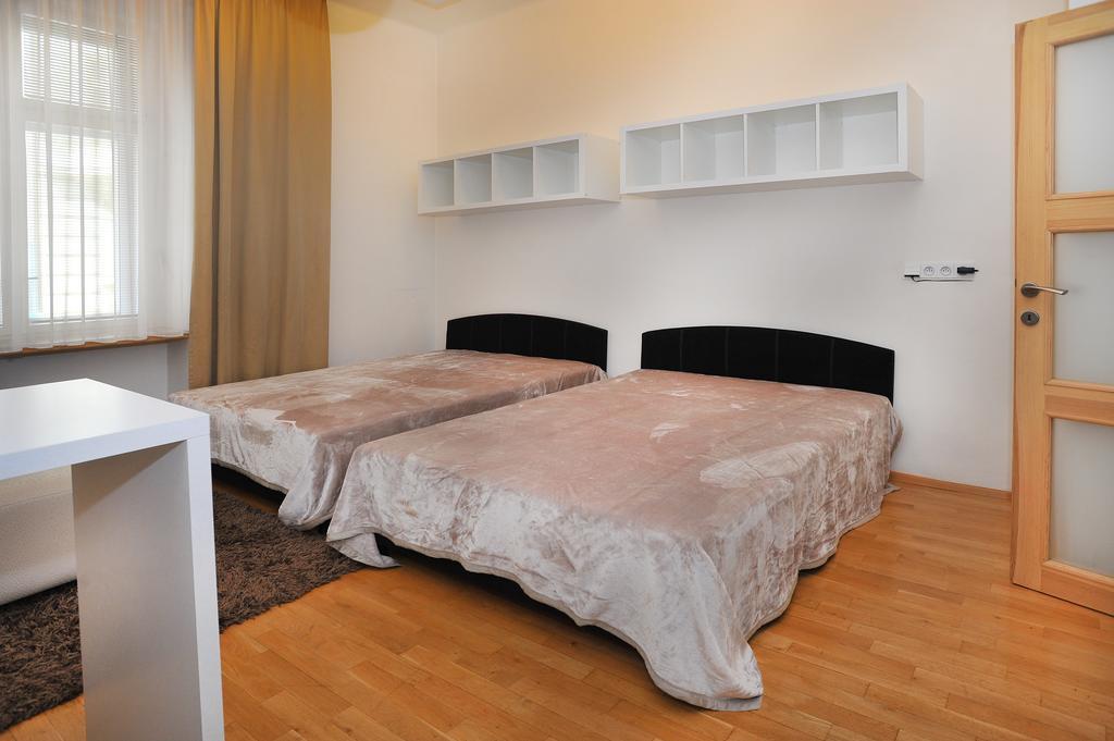 Apartment Near The Old Town Square Praag Kamer foto