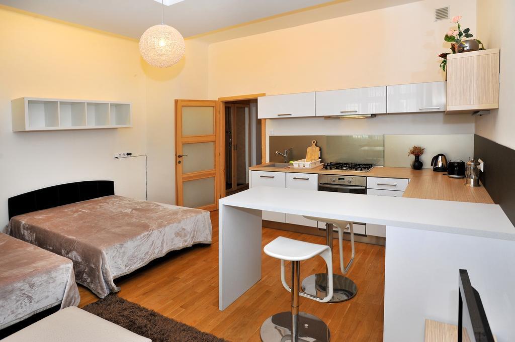 Apartment Near The Old Town Square Praag Kamer foto