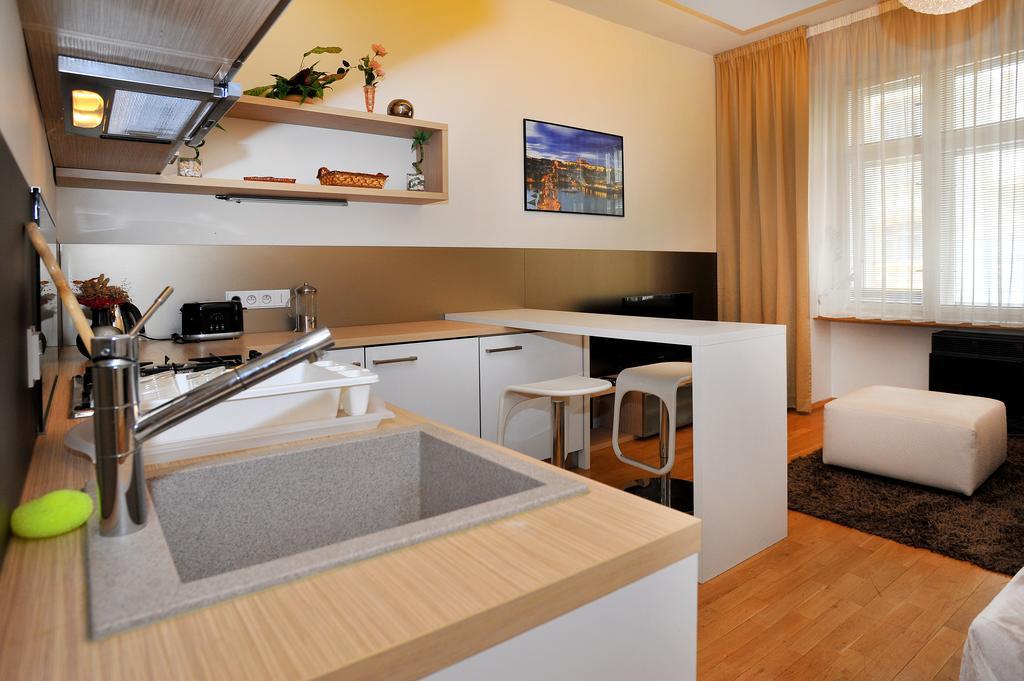 Apartment Near The Old Town Square Praag Kamer foto